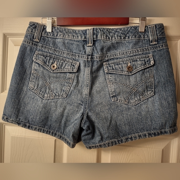 Tommy Hilfiger Women's Jean Shorts, Size 10 - Picture 2 of 9